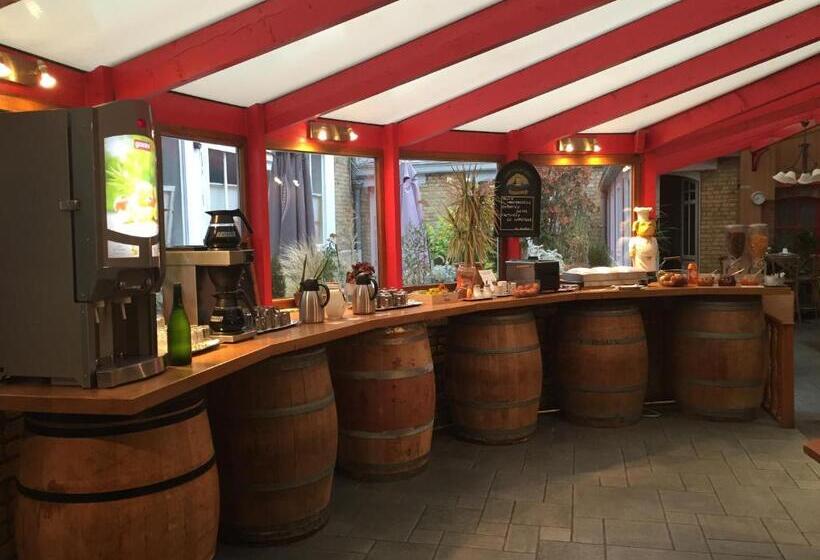 ホテル Hôtel   Restaurant Au Tonnelier