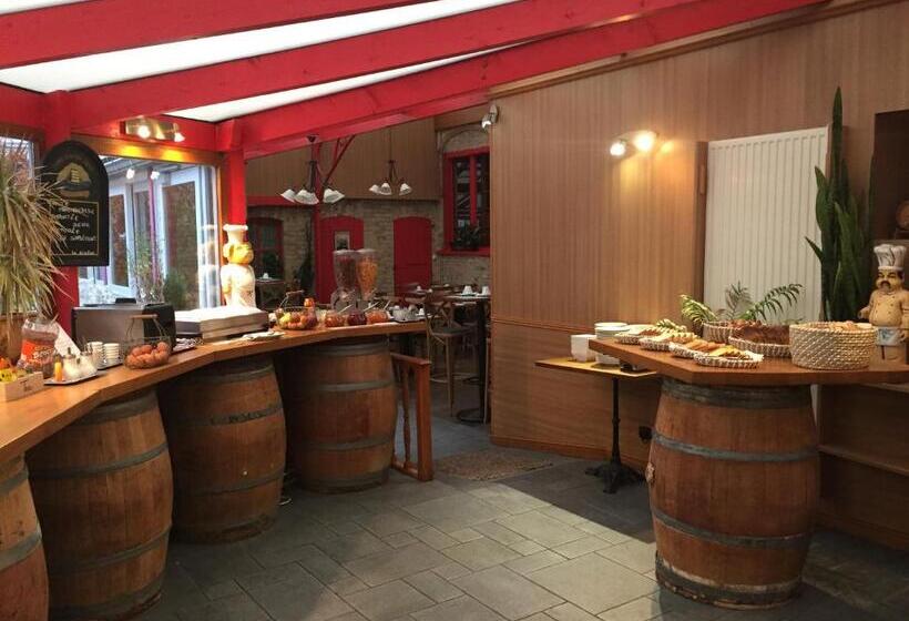 ホテル Hôtel   Restaurant Au Tonnelier