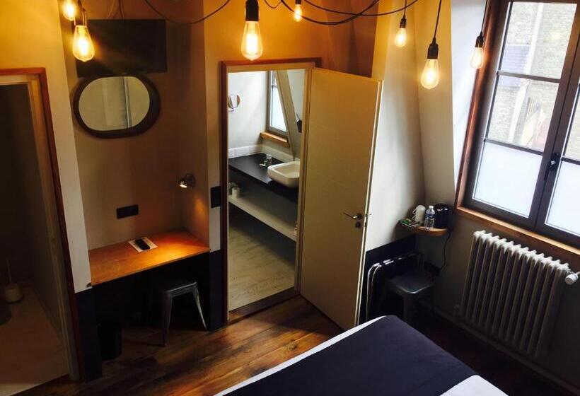 ホテル Hôtel   Restaurant Au Tonnelier