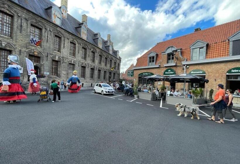 ホテル Hôtel   Restaurant Au Tonnelier