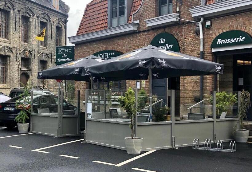 ホテル Hôtel   Restaurant Au Tonnelier