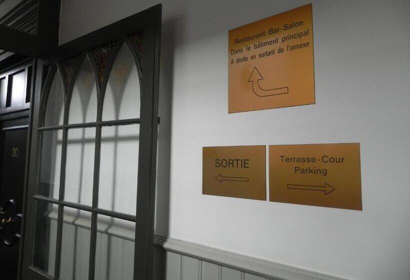 ホテル Hôtel   Restaurant Au Tonnelier