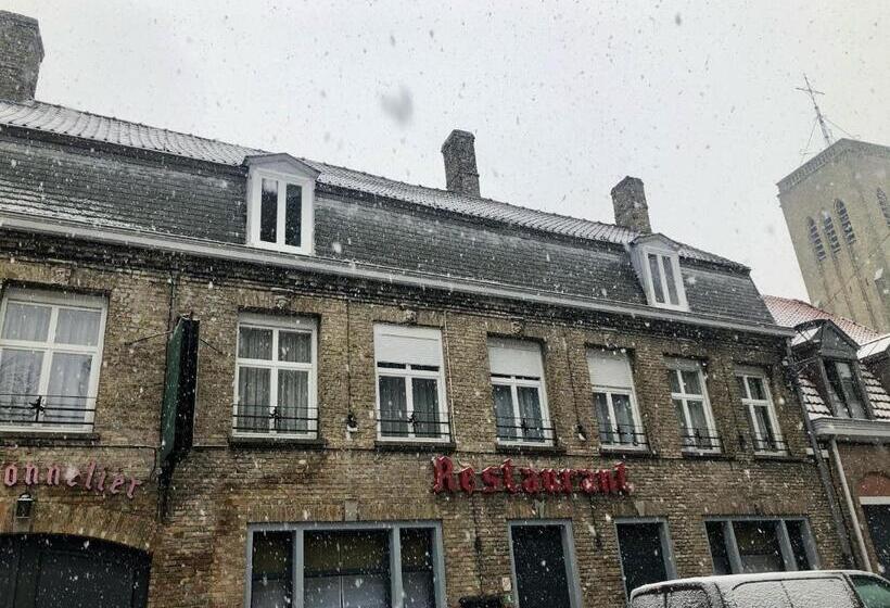 ホテル Hôtel   Restaurant Au Tonnelier