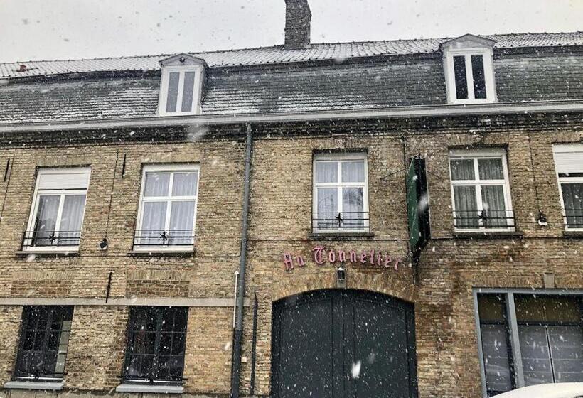 ホテル Hôtel   Restaurant Au Tonnelier