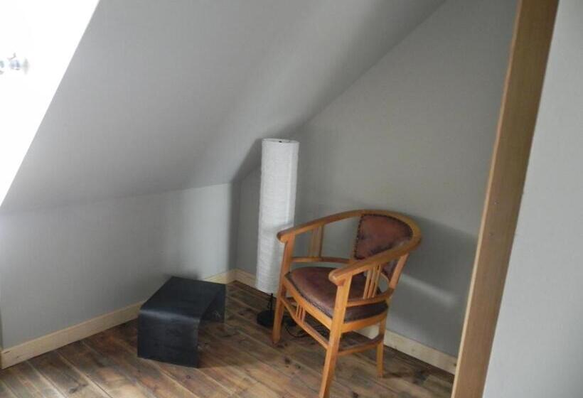 ホテル Hôtel   Restaurant Au Tonnelier