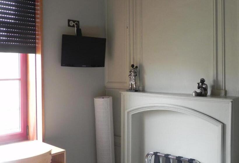 ホテル Hôtel   Restaurant Au Tonnelier