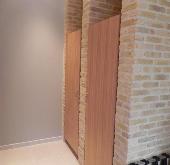 ホテル Hôtel   Restaurant Au Tonnelier