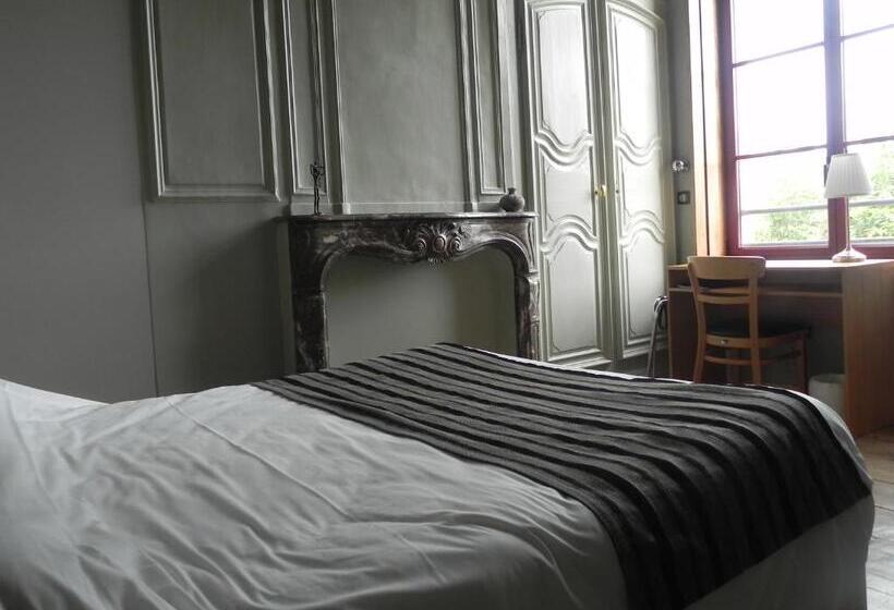 ホテル Hôtel   Restaurant Au Tonnelier