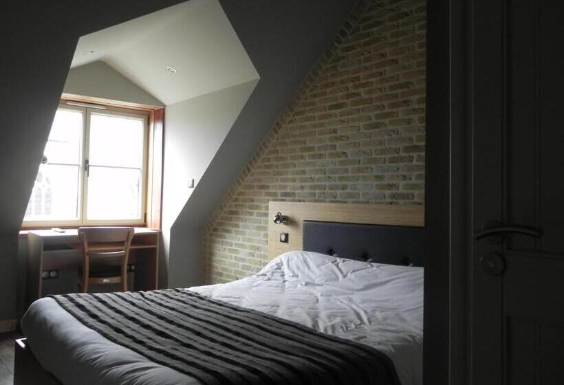 ホテル Hôtel   Restaurant Au Tonnelier