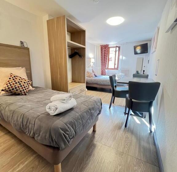 فندق Hôtel Du Cheval Blanc Barcelonnette