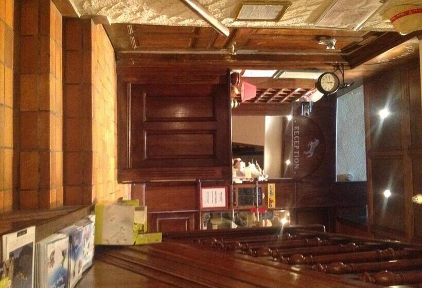 فندق Hôtel Du Cheval Blanc Barcelonnette