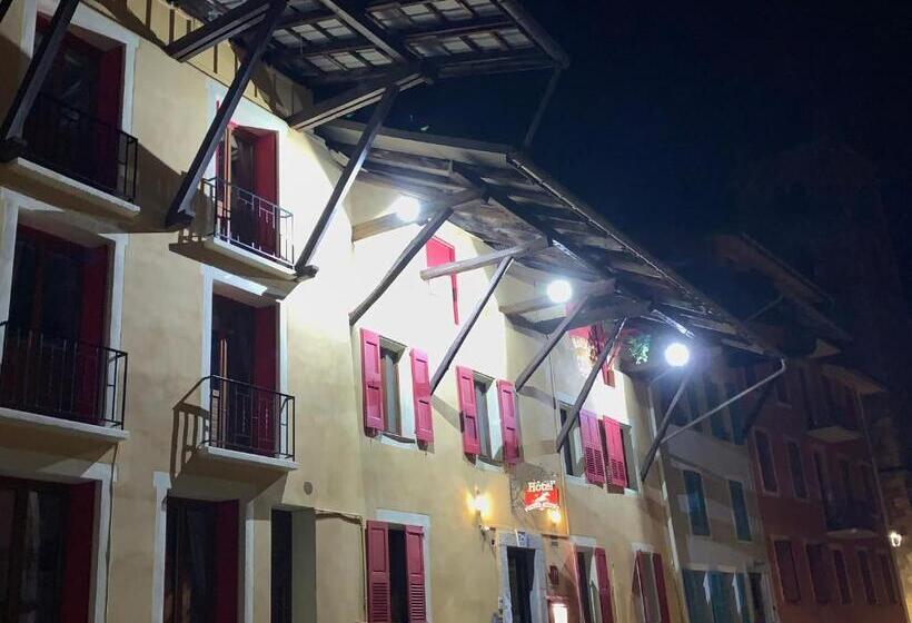 فندق Hôtel Du Cheval Blanc Barcelonnette