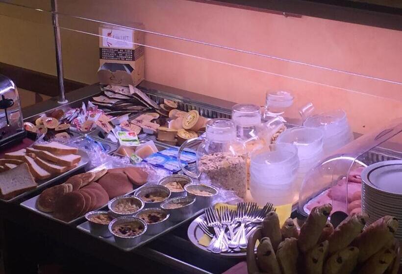 فندق Hôtel Du Cheval Blanc Barcelonnette