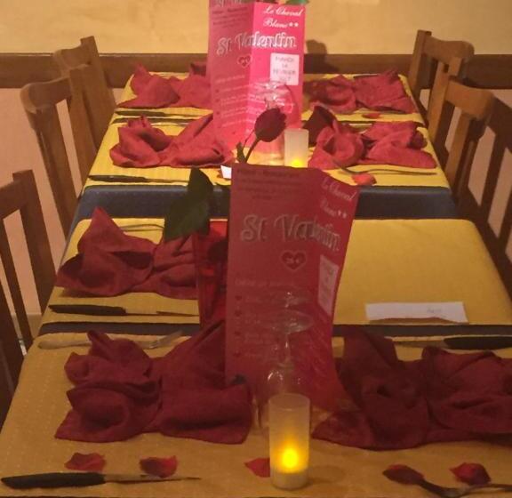 فندق Hôtel Du Cheval Blanc Barcelonnette