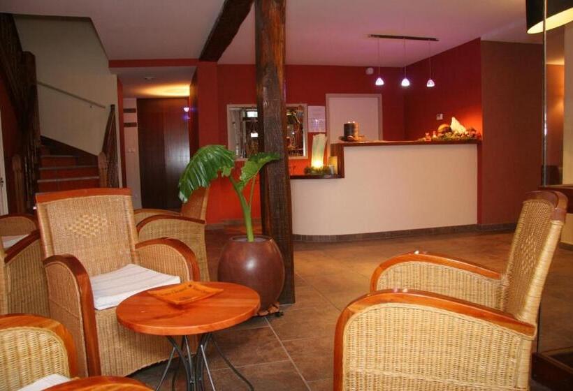 Отель Hôtel Le Chalet