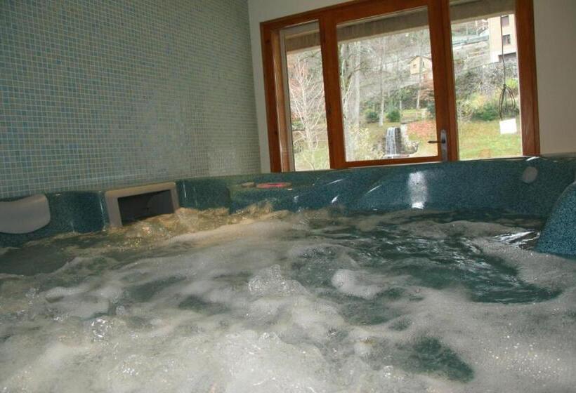 Отель Hôtel Le Chalet