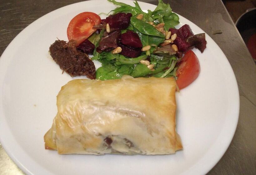 Отель Hôtel Le Portalou