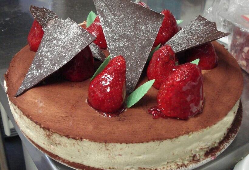 Отель Hôtel Le Portalou