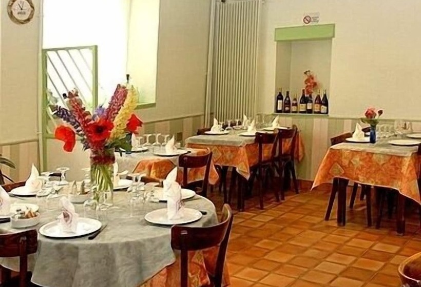 Отель Hôtel Le Portalou