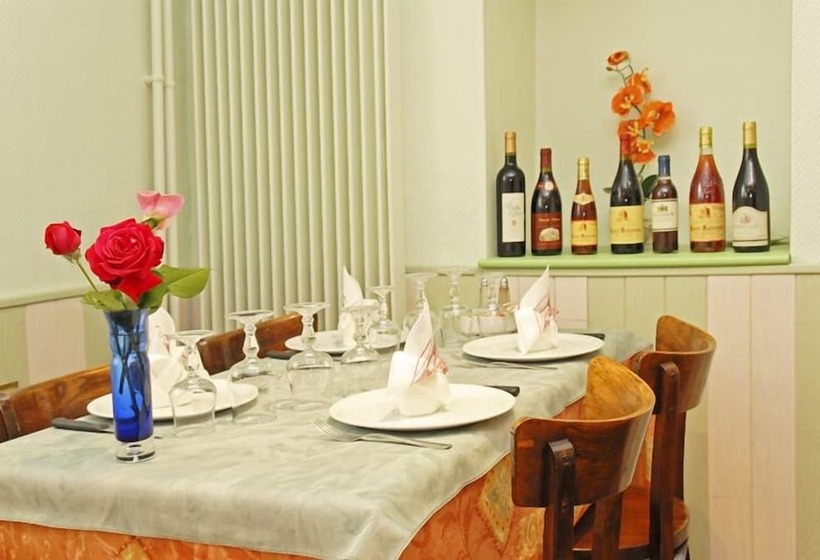 Отель Hôtel Le Portalou