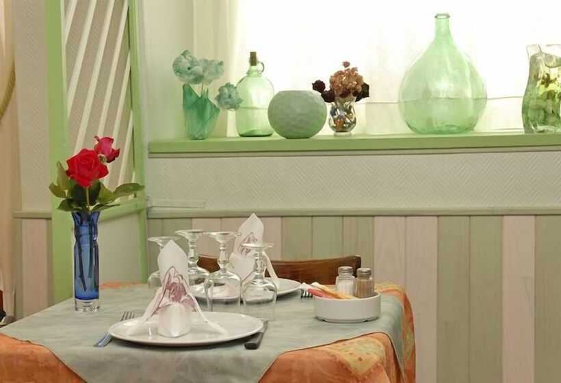 Отель Hôtel Le Portalou