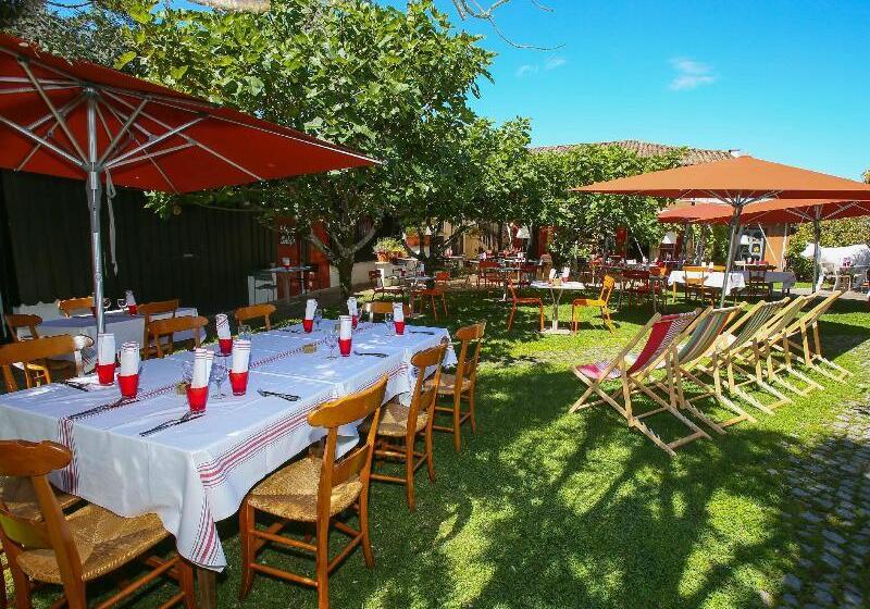 ホテル Hôtel Restaurant Le Résinier