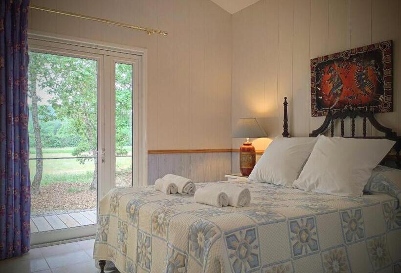 ホテル Hôtel Restaurant Les Lavandins