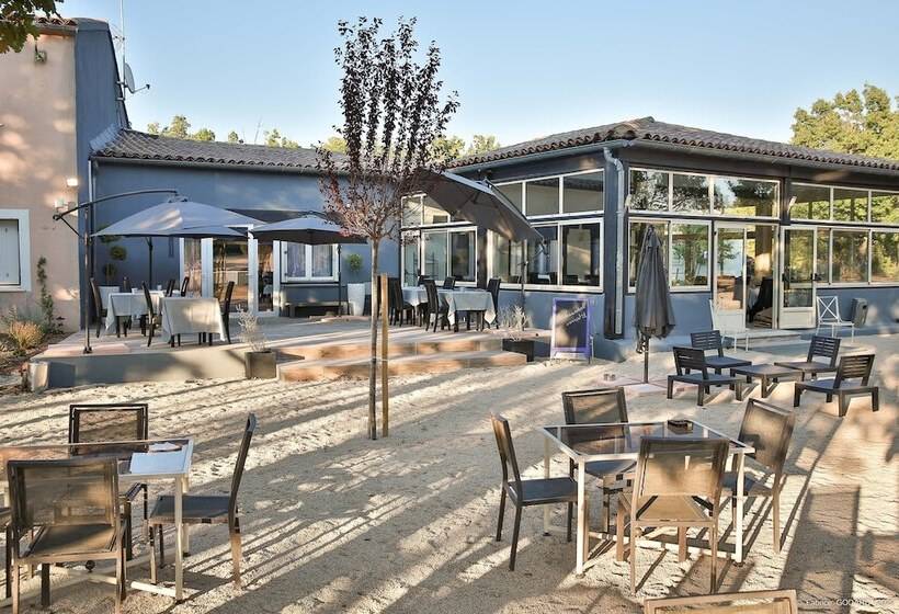 ホテル Hôtel Restaurant Les Lavandins