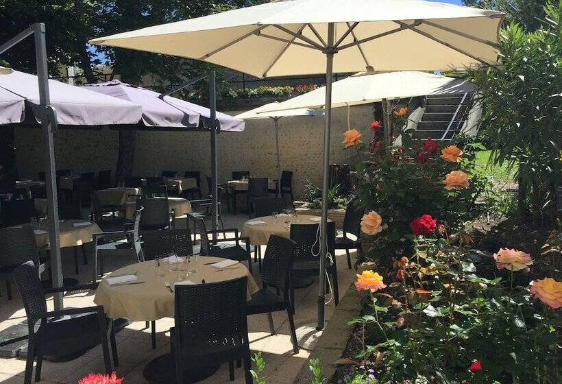 ホテル Hôtel Restaurant La Boule D'or