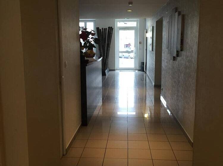 ホテル Hôtel Restaurant La Boule D'or