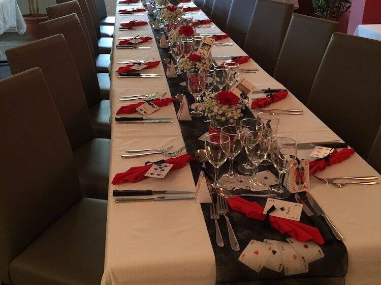 ホテル Hôtel Restaurant La Boule D'or