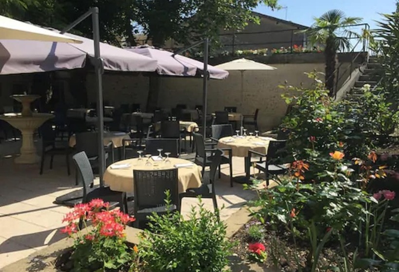 ホテル Hôtel Restaurant La Boule D'or