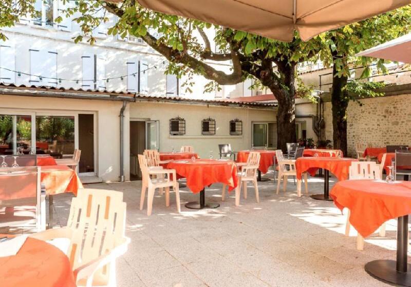 ホテル Hôtel Restaurant La Boule D'or