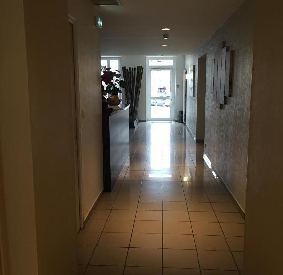 ホテル Hôtel Restaurant La Boule D'or