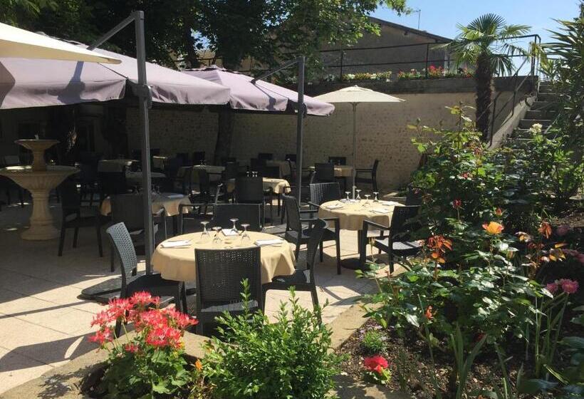 ホテル Hôtel Restaurant La Boule D'or