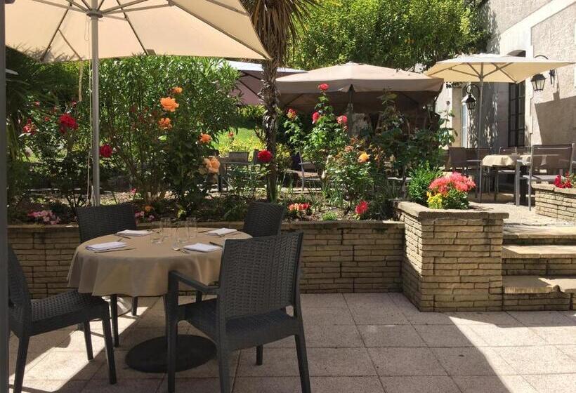 ホテル Hôtel Restaurant La Boule D'or