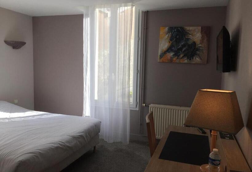 ホテル Hôtel Restaurant La Boule D'or