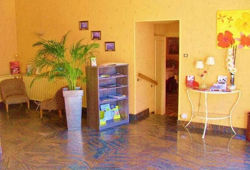 Отель La Boule d'Or