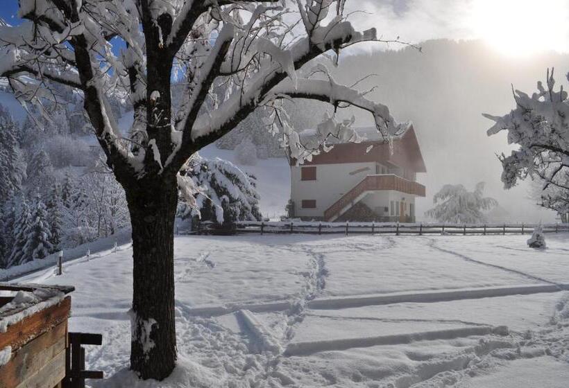 בית מלון כפרי La Foret De Maronne