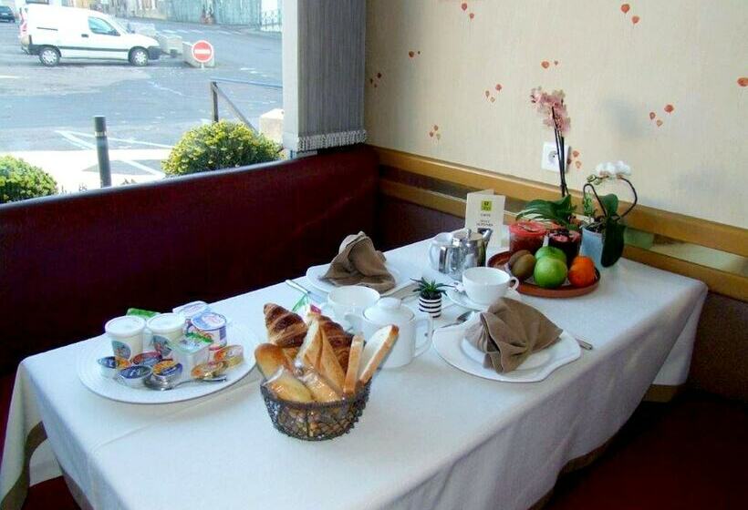 فندق Logis Le Cantarel