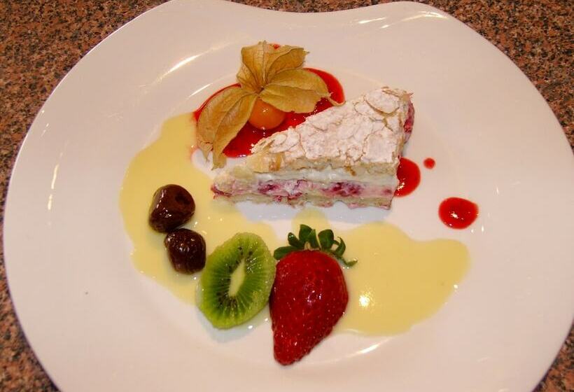 Отель Logis Le Cantarel