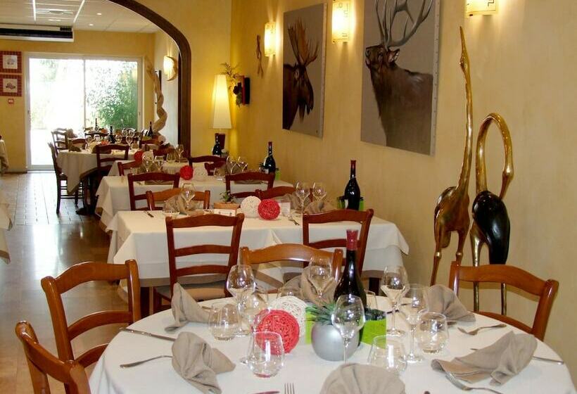 Отель Logis Le Cantarel