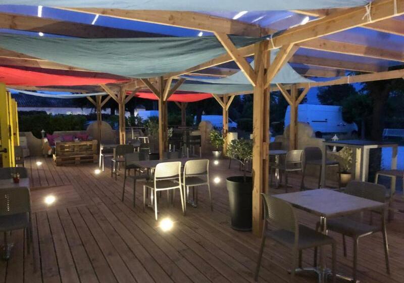 호텔 Logis Hôtel Le Clos Saint Loup