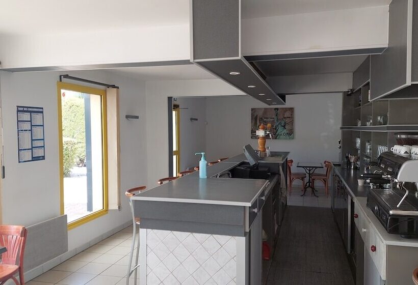 호텔 Logis Hôtel Le Clos Saint Loup