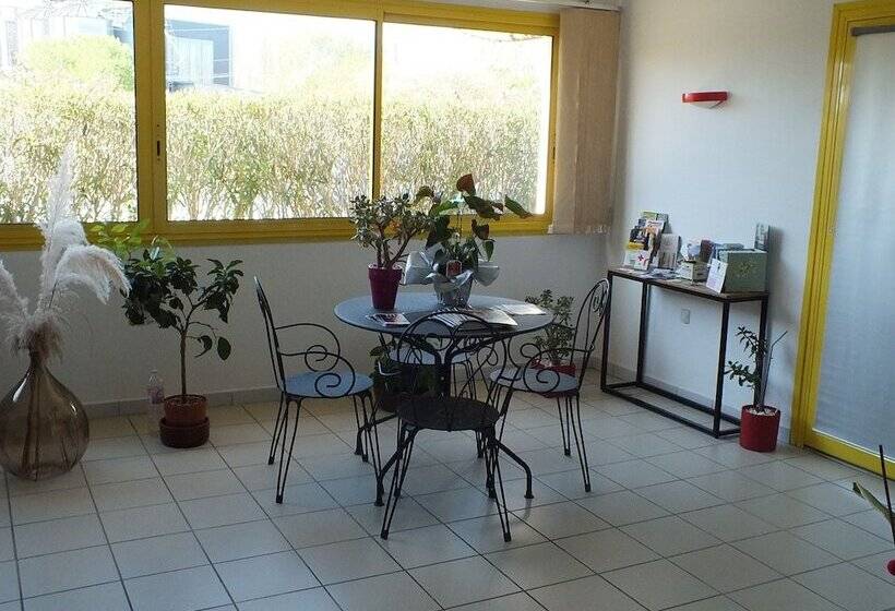 호텔 Logis Hôtel Le Clos Saint Loup