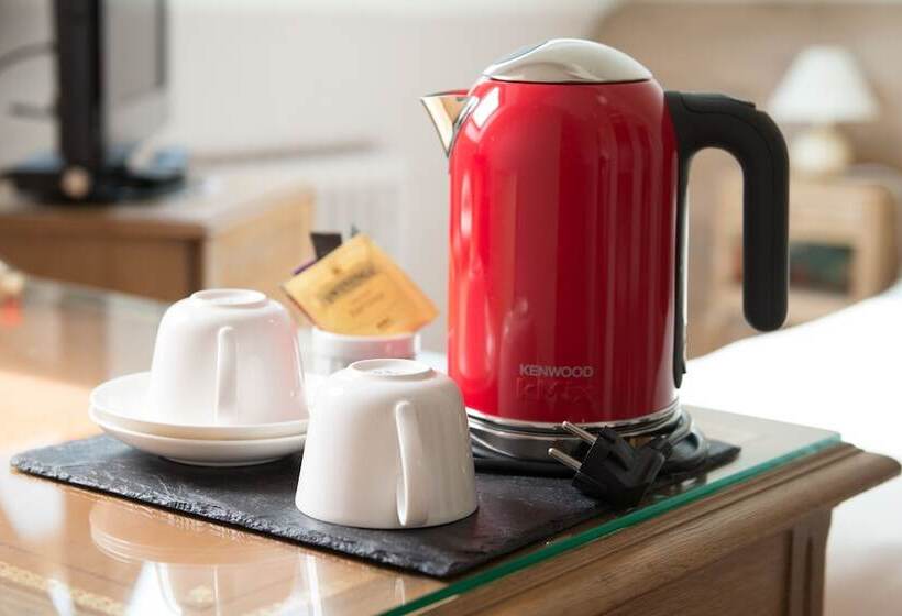 فندق Le Logis De Brionne