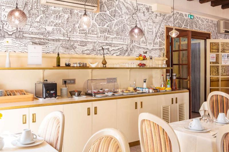 בית מלון כפרי Hôtel Le Maxime   Best Western Signature Collection