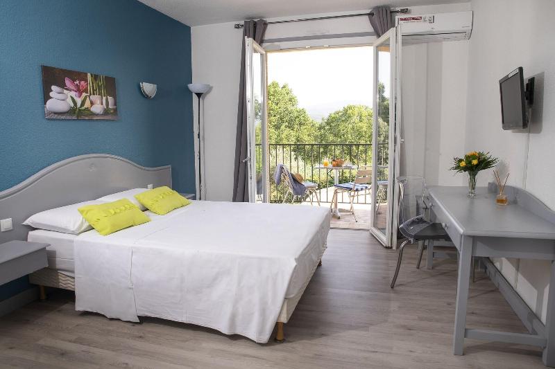 Отель Le Neoulous