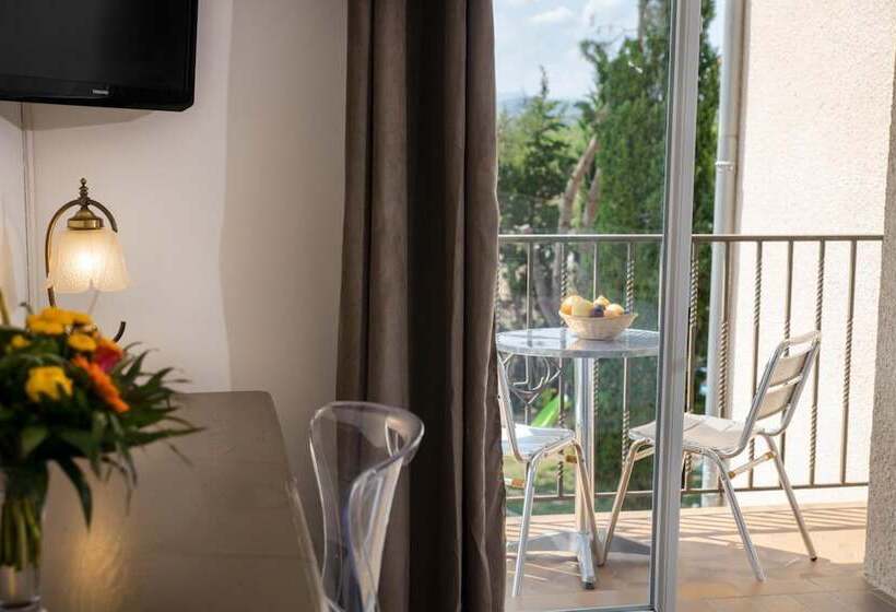 Отель Le Neoulous