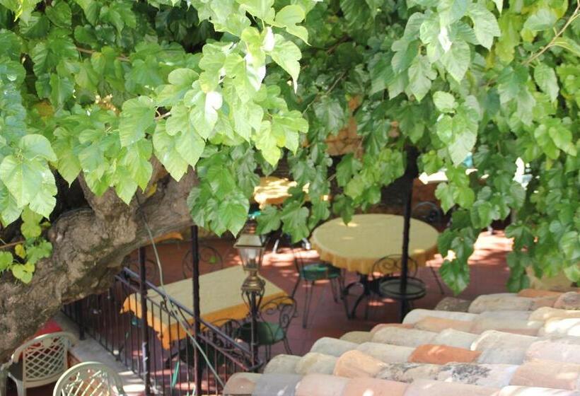 בית מלון כפרי Le Provençal